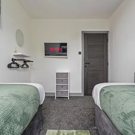 Spacious For 5 People, Free Parking & Wifi شقة *