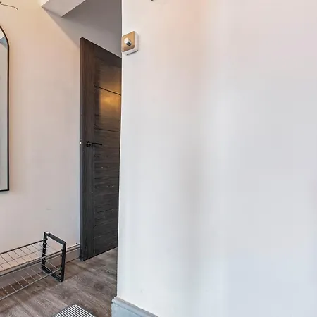 Spacious For 5 People, Free Parking & Wifi