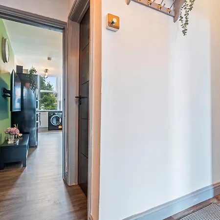 Spacious For 5 People, Free Parking & Wifi شقة *
