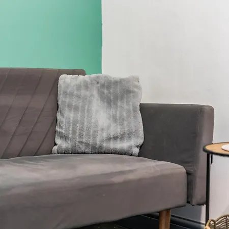 Spacious For 5 People, Free Parking & Wifi ليدز