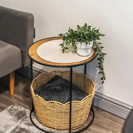 Spacious For 5 People, Free Parking & Wifi *